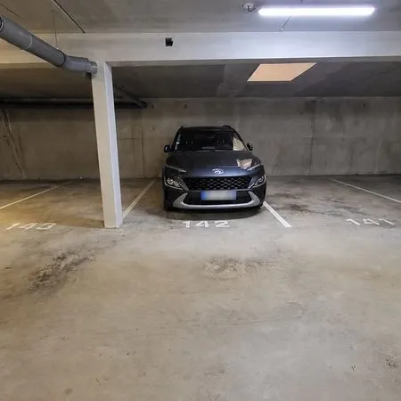 Place de parking en sous-sol sécurisé- Saint-Malo