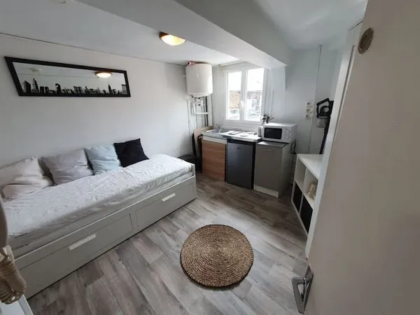 Studio 1 pièce 13 m²