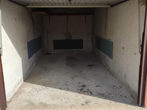 Garage a loue a l annee