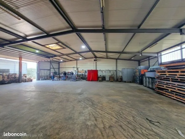 ENTREPOT - LOGISTIQUE 789 m² CISSÉ