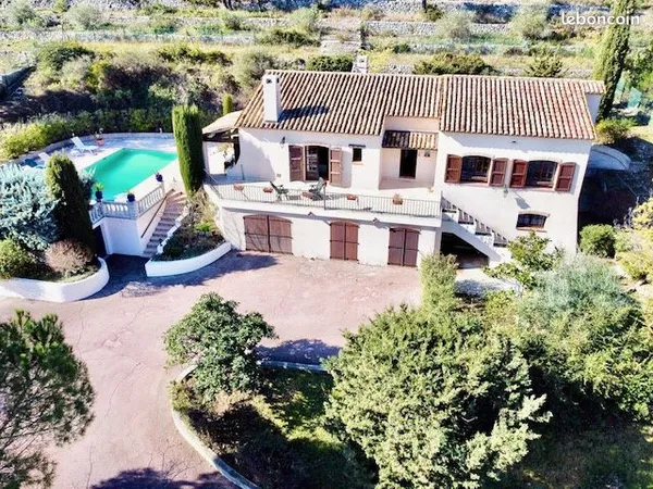 Villa 6 pièces 220 m²