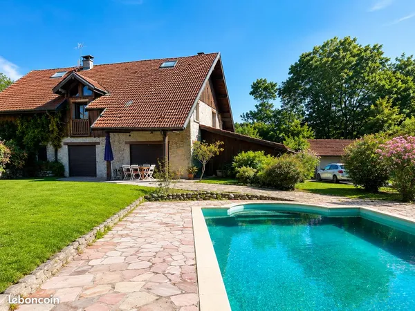 Maison de caractère dans un environnement calme et verdoyant