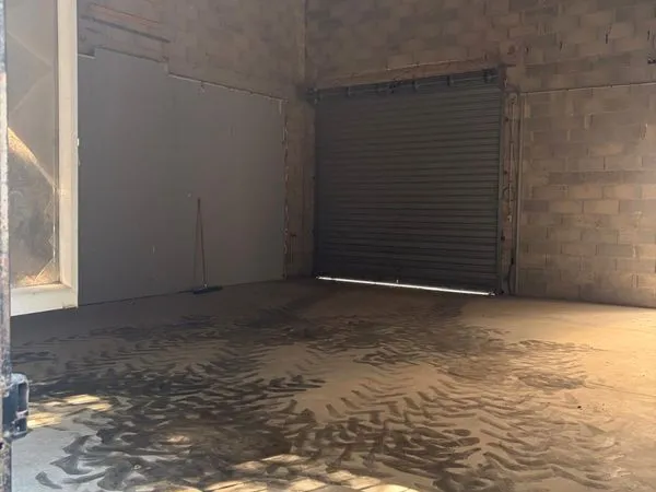 Local d’activité et entrepôt Location Tourrettes  80m² 700€