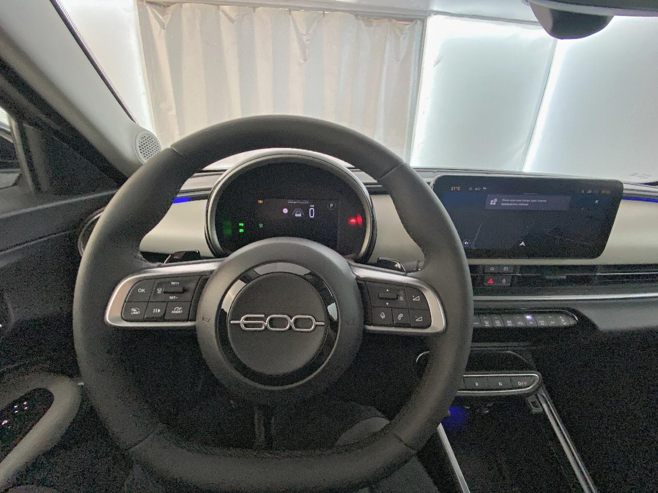 Fiat 600 t-gen 3 1.2 hybrid 110ch edct6 la prima — photo 12