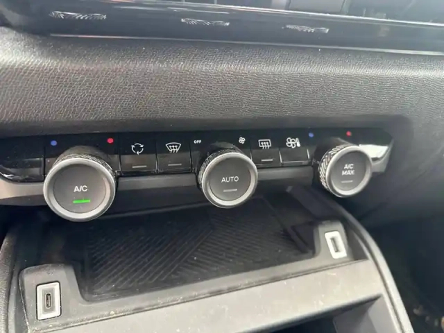 Citroën C4 puretech 130 s&amp;s eat8 — photo 15