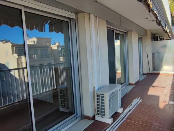 AVANT DERNIER ETAGE - RUE DE FRANCE - 3P 80M2 - TERRASSE - GARAGE