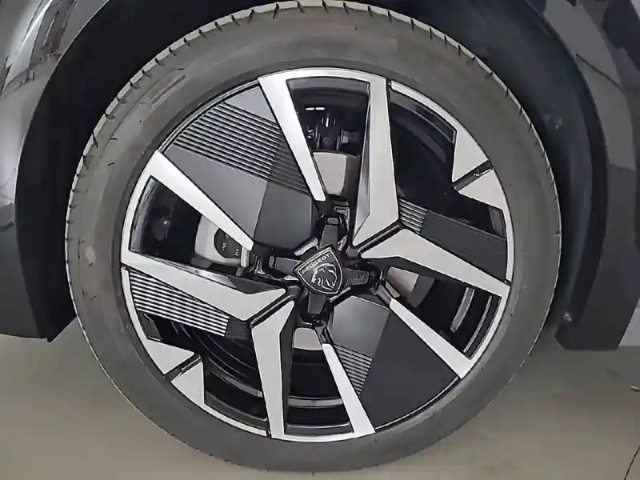 Peugeot 208 hybrid 110 e-dcs6 — photo 32