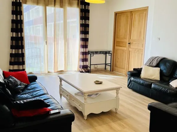 Appartement 84 m² Aix en Provence, université. Bon,