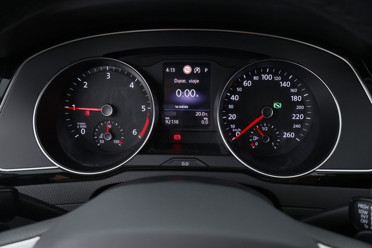 Volkswagen Passat SW — photo 13