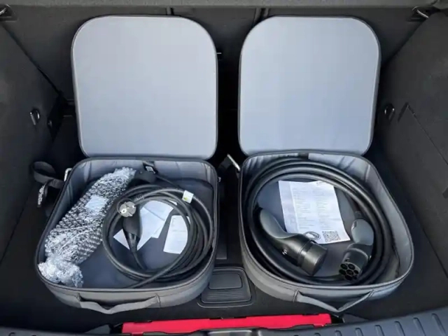 Mercedes Gla 250 e hybrid eq edition 140 — photo 17