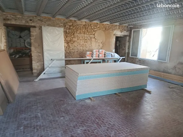 LOCAL COMMERCIAL 65 m² - CENTRE-BOURG - VITRINE - LOYER 600