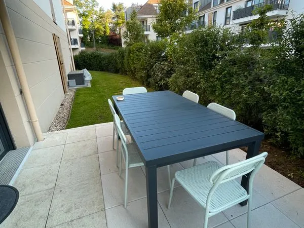 Appartement 3 pièces, jardin privatif de 60 m² et box double