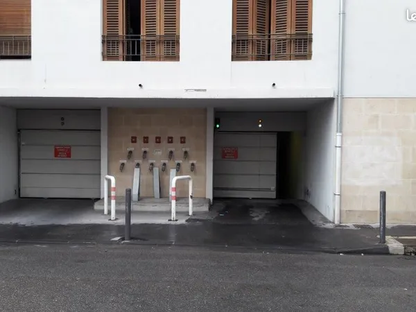 Place de parking sécurisée 15,6m² - Marseille (Baille)