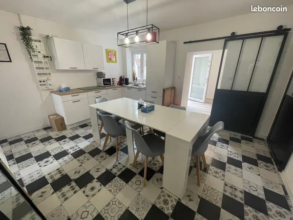Bureau indépendant dans local partagé