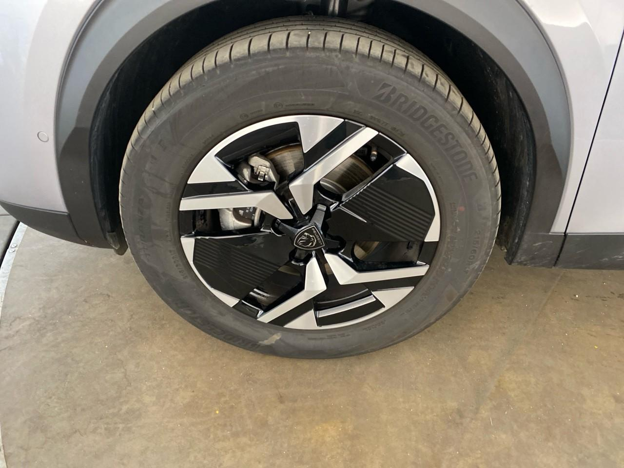 Peugeot 2008 hybrid 145 ch e-dcs6 allure — photo 11