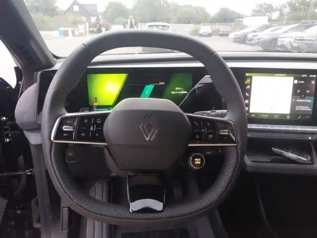 Renault Megane e-tech 220 ch autonomie confort gsr2 — photo 11
