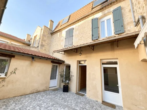 Lalinde - Immeuble de Rapport Rénové en 2024 - Local Commercial, Deux appartements & Studio