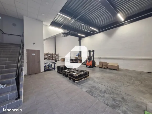 Local d'activité 285 m²