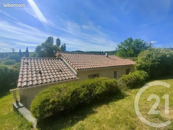 Maison rénovée de plain-pied avec garage - Terrain piscinable de 745 m² - Possibilité d'agrandisseme