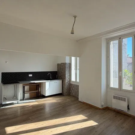 T2 lumineux 34 m² • Marseille 3e • Proche Bd National et axes autoroutiers