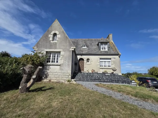 Plougoulm- Maison néo-bretonne à proximité de la mer  Terrain de 2000 m² avec verger