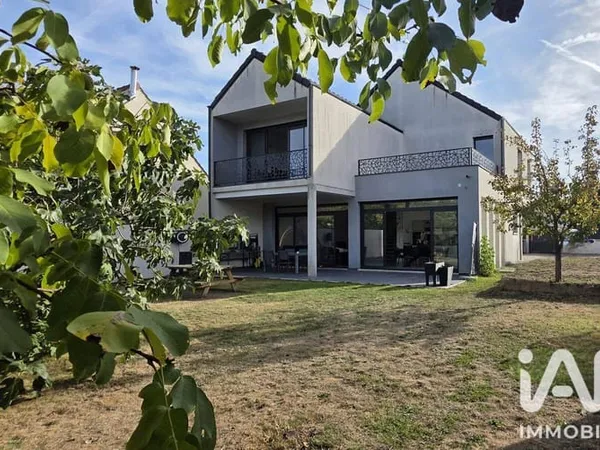 Maison 7 pièces 216 m²
