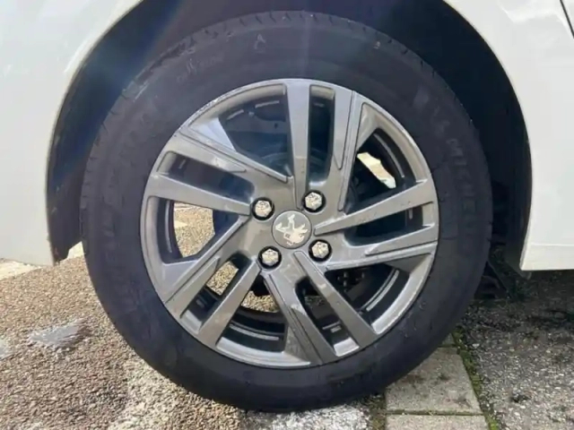 Peugeot 208 1.2 puretech 100ch s&amp;s style eat8 — photo 8