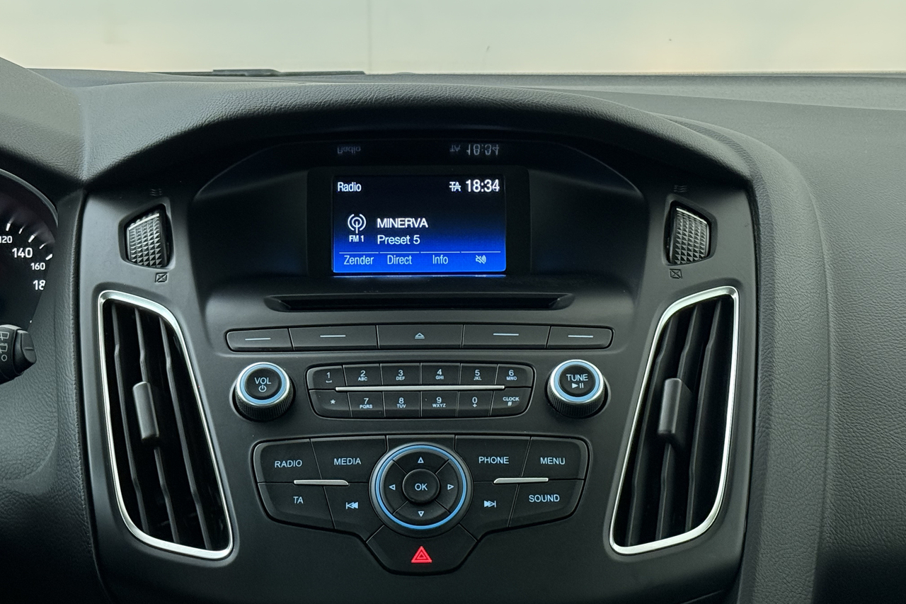 Ford Focus SW — photo 11