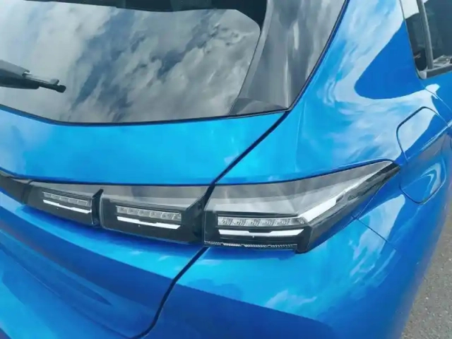 Peugeot 308 puretech 130ch s&amp;s eat8 — photo 17