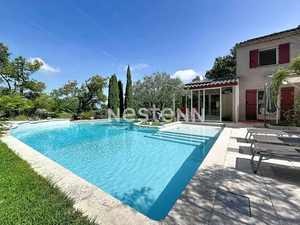 VENELLES - Villa avec piscine sur terrain arboré de 4 000 m² - T1 attenant avec entrée indépendante