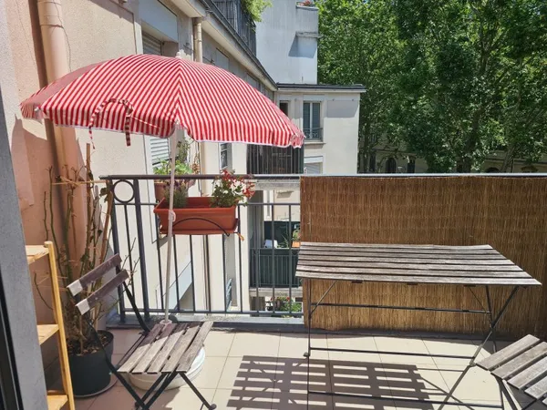 Sous-Loue chambre en colocation dans appartement - JUSTE POUR OCTOBRE