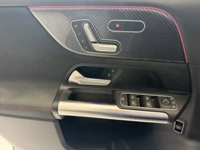 Mercedes Gla 200 d amg line — photo 13