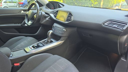 Peugeot 308 2.0 BlueHDi 150 EAT6 - Allure – 2017 – 125532 km – Diesel – Boîte Automatique — photo 22