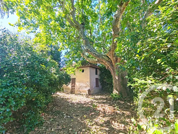 Terrain 588 m²