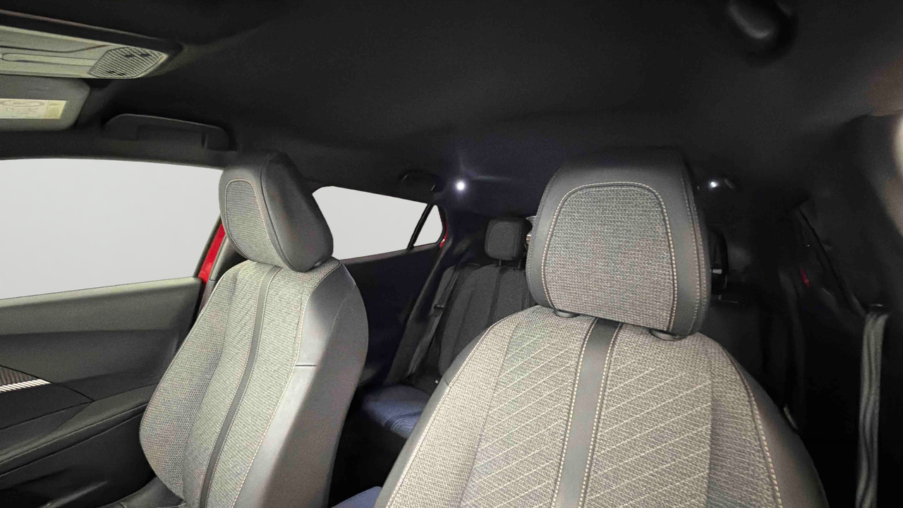 Peugeot 2008 PureTech 130 S&amp;S EAT8 — photo 21