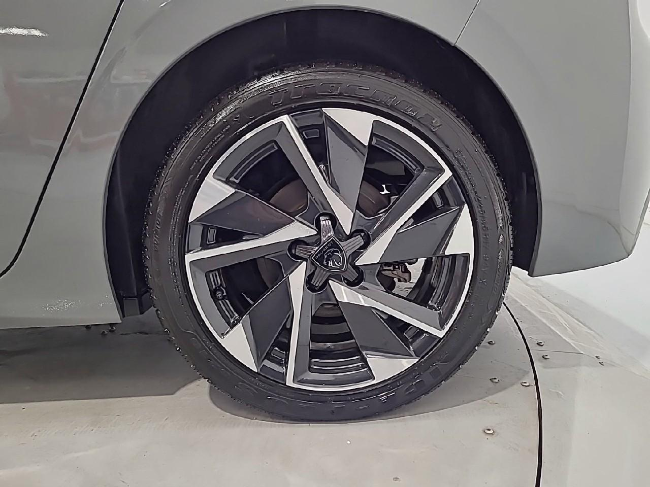 Peugeot 308 hybrid 145 e-dcs6 allure — photo 16