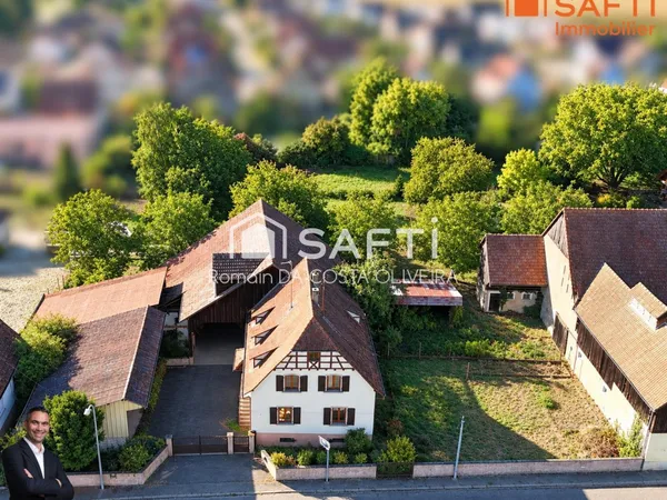 Superbe ensemble immobilier composé d'une grande maison d'habitation, de 2 hangars et d'une grange. 