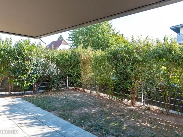 Rare T2 Rez-de-Jardin ~46 m² avec Terrasse, Jardin Privatif & Grand Double Garage