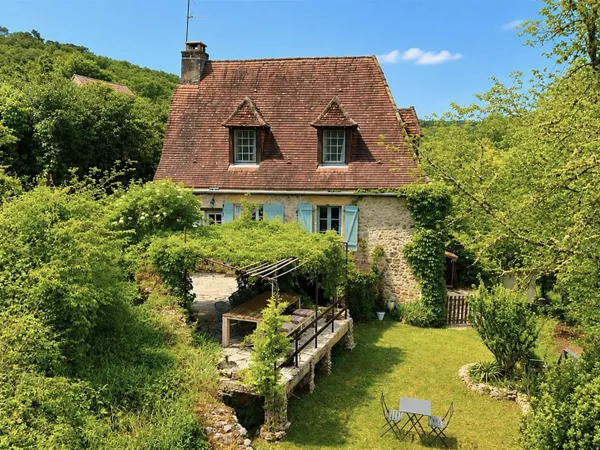 Maison en pierre avec piscine
