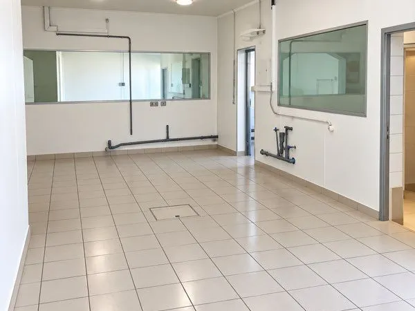 Murs commerciaux 127 m² - local libre - tram t9 - sans frais d'agence