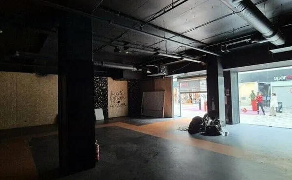Local commercial 225 m²