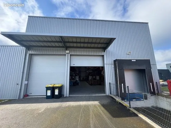 Local 1661 m² Andrézieux-Bouthéon