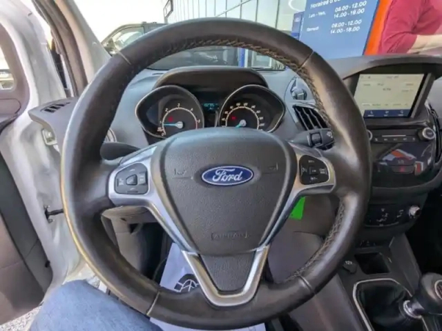 Ford Tourneo Courier 1.5 tdci 100ch titanium — photo 11