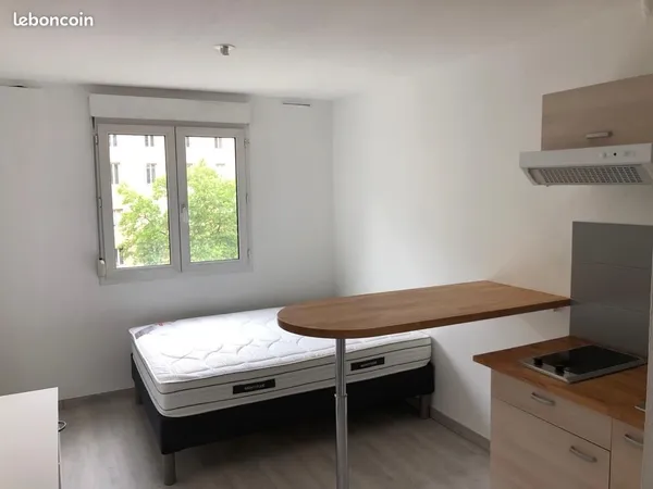 Studio 17M2 au pied des pentes de la croix rousse et 5min du parc de la tête d'or réservé étudiants