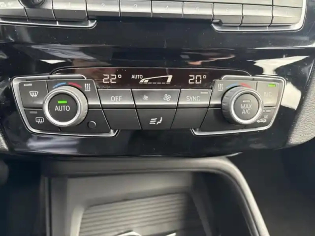 Bmw X1 sdrive18da 150ch business design — photo 12