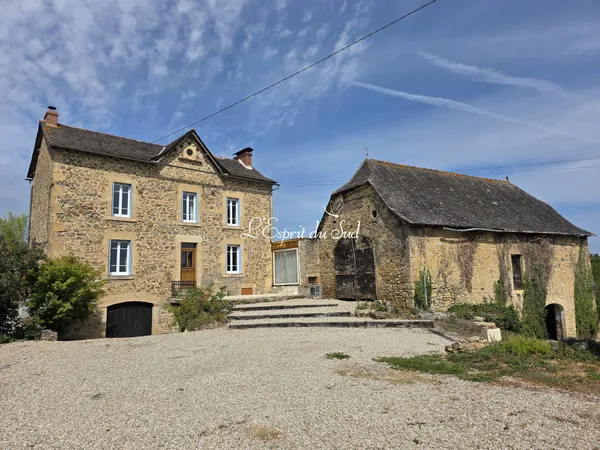 Jolie maison en pierre avec terrain de 3,4 ha