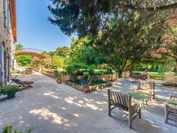 Maison 5 pièces 260 m²