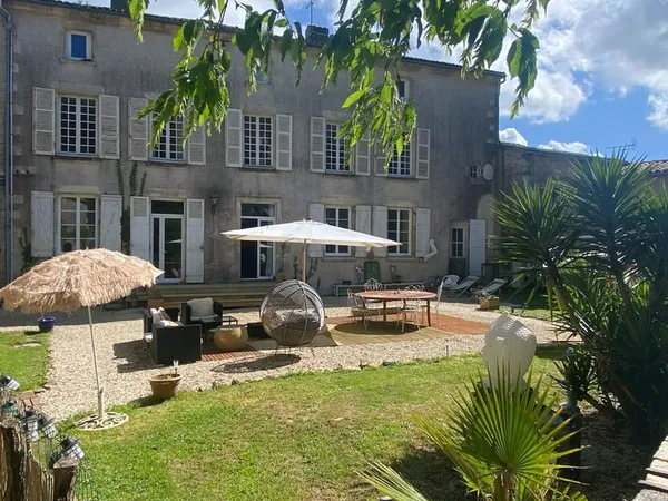 Maison de caractère en pierres. 15 minutes de Niort.