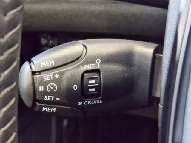 Peugeot 2008 1.2 puretech 130ch s&amp;s allure — photo 10