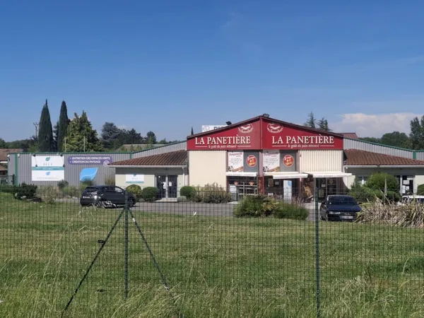 PECHABOU- Locaux commerciaux de 613m2